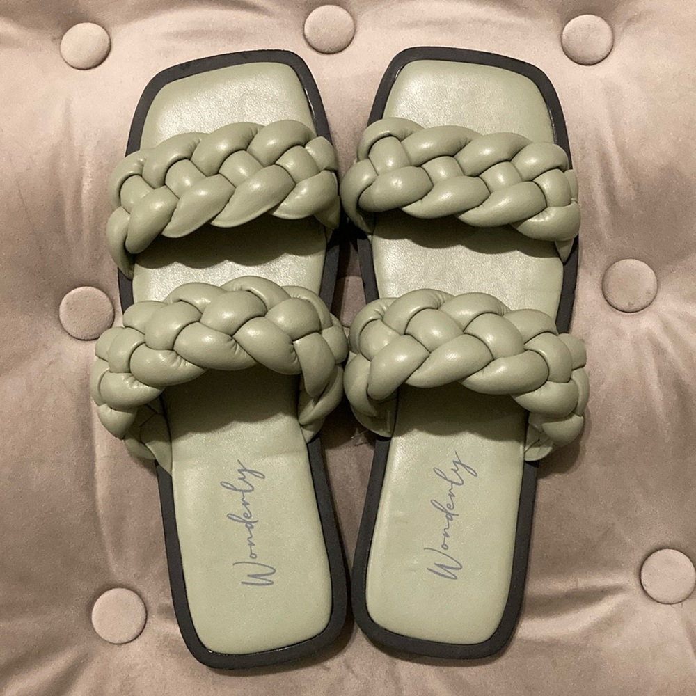 WONDERLY GAYLE Braided Double Band Sandals size 7- mint